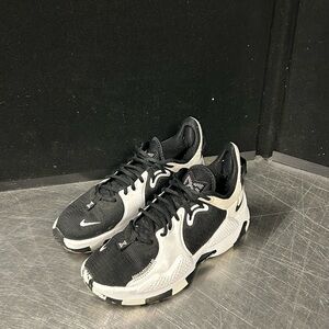 Nike Paul George Size 6 Women